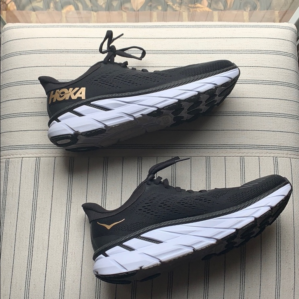 Women’s Hoka One One Clifton 7 size 8